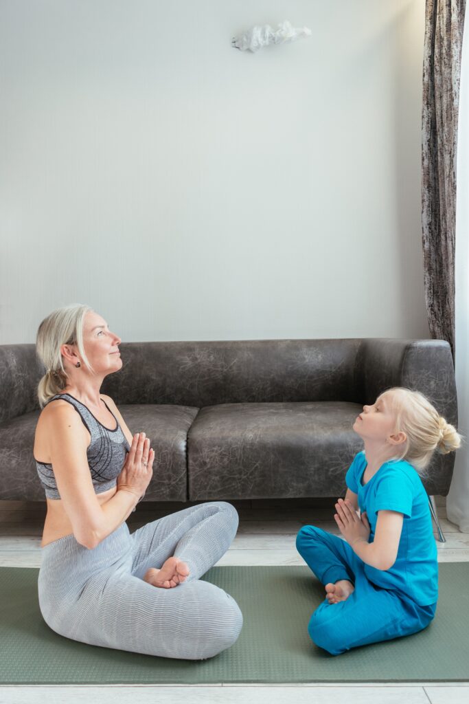 poses de yoga para calentamiento y estiramiento